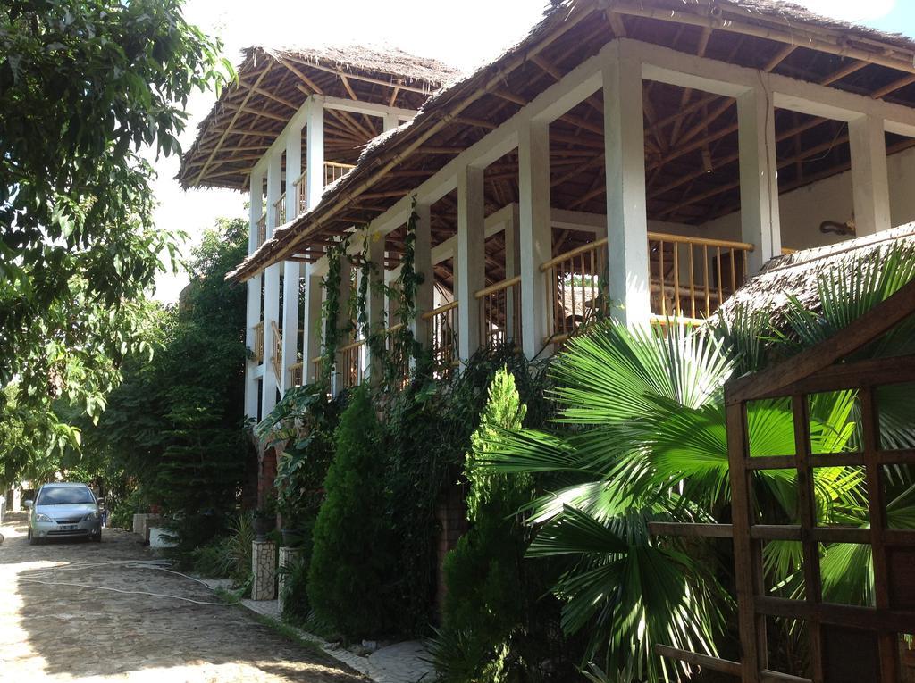 Mangga Lodge Bira Esterno foto